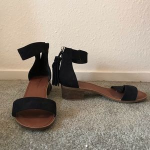 Black ankle sandals